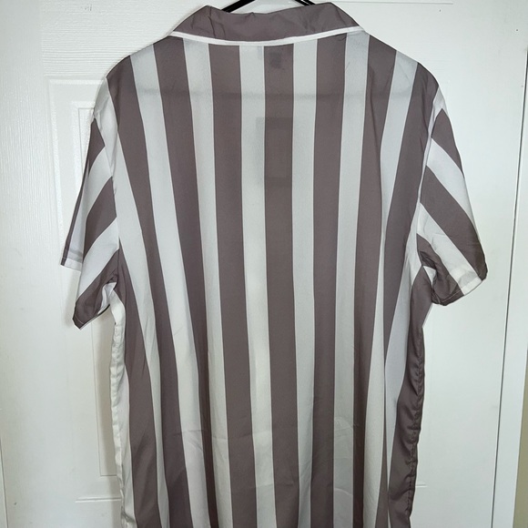 Short Sleeve Stripe Shirt - Picture 2 of 4